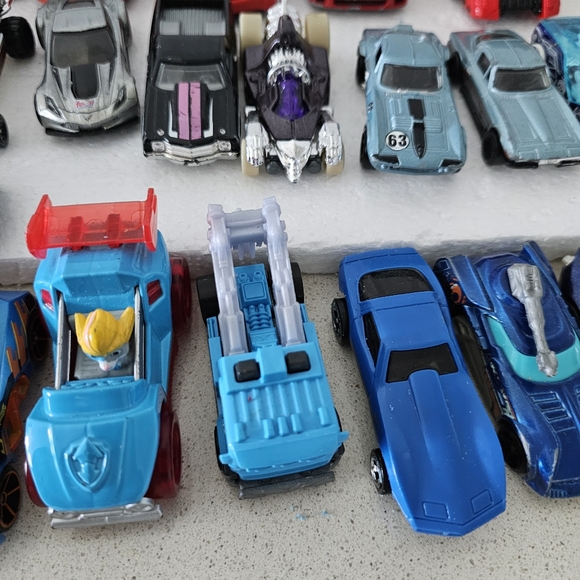 Hot Wheels Car Lot Vintage 1:64 Toy Diecast Plastic Collectible LIQUIDATION SALE - Picture 4 of 13
